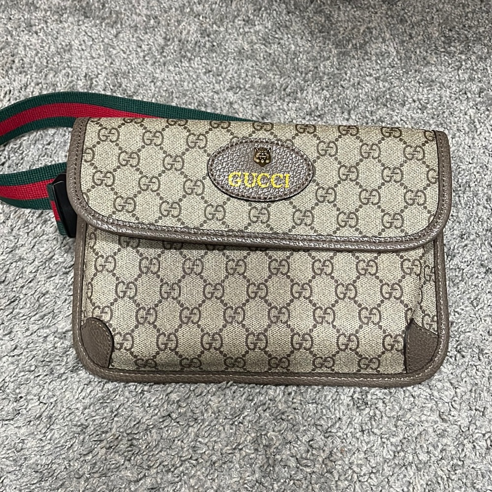 belt bag in new condition.